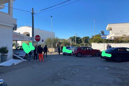 Incidente Stradale a Sant’Isidoro: Auto Finisce All’Ingresso di un’Attività Commerciale
